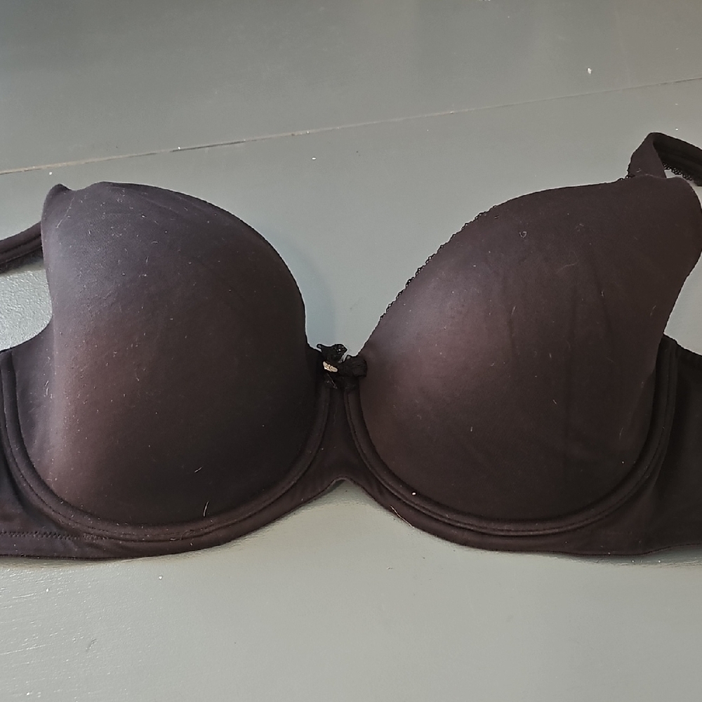 Black Underwire Bra By VICTOIA SECRET. Size‎ 38DD.